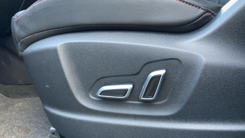 MG Hs 1.5 T-GDI Exclusive 5dr DCT Petrol Hatchback